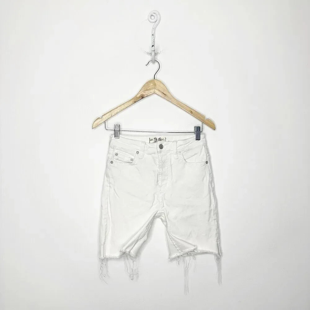 FREE PEOPLE Avery DENIM BERMUDA SHORT white cotton blend womens size 26 - Picture 1 of 10